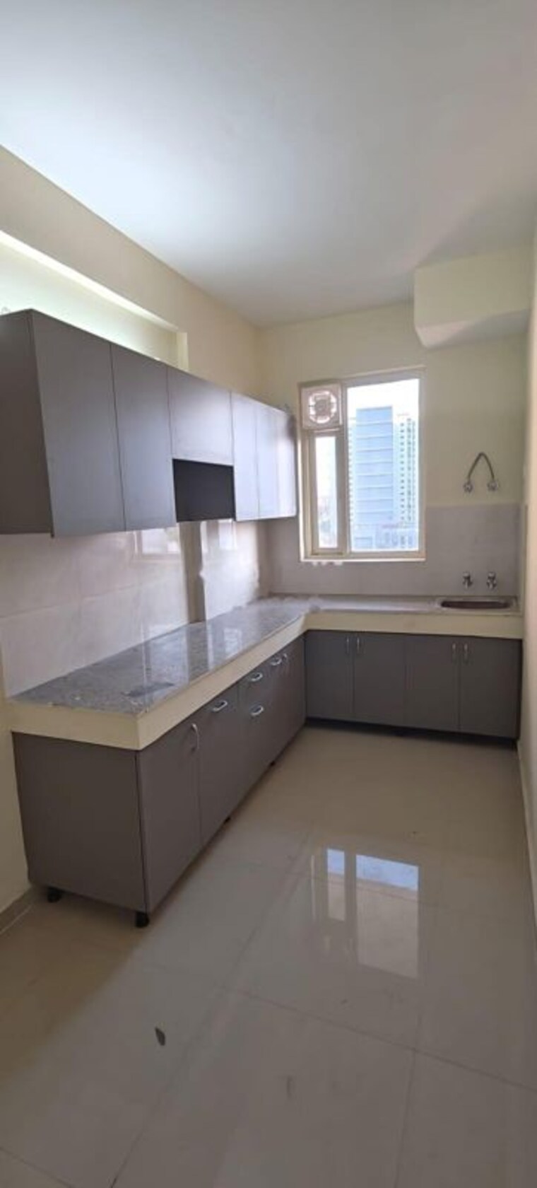 Kitchen, smart-world-orchard 2.5 Bedroom 1185 Sq.Ft. Apartment In Sector 61 Gurgaon 10354815