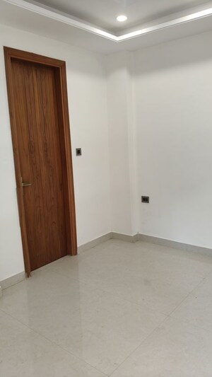 Room in 3 BHK Builder Floor at BPTP District 3, Sector 85 – for Sale
