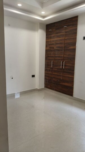 Room in 3 BHK Builder Floor at BPTP District 3, Sector 85 – for Sale