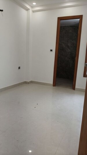 Room in 3 BHK Builder Floor at BPTP District 3, Sector 85 – for Sale