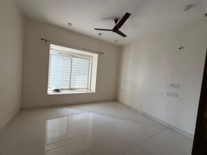 Room in 2 BHK Apartment at Ganga Legend, Bavdhan – for Rent