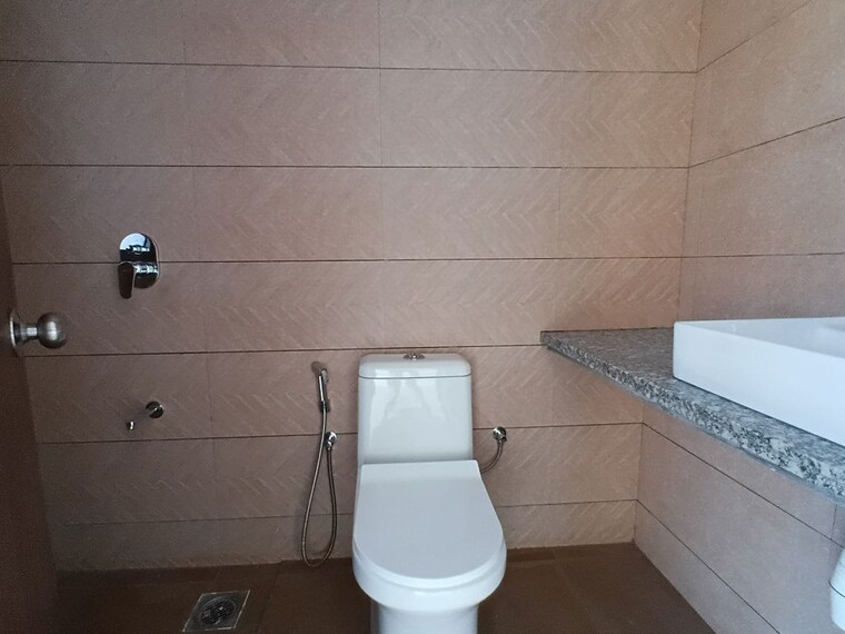 Bathroom, kalpataru-immensa-g 4 Bedroom 1753 Sq.Ft. Apartment In Kolshet Road Thane 10354926