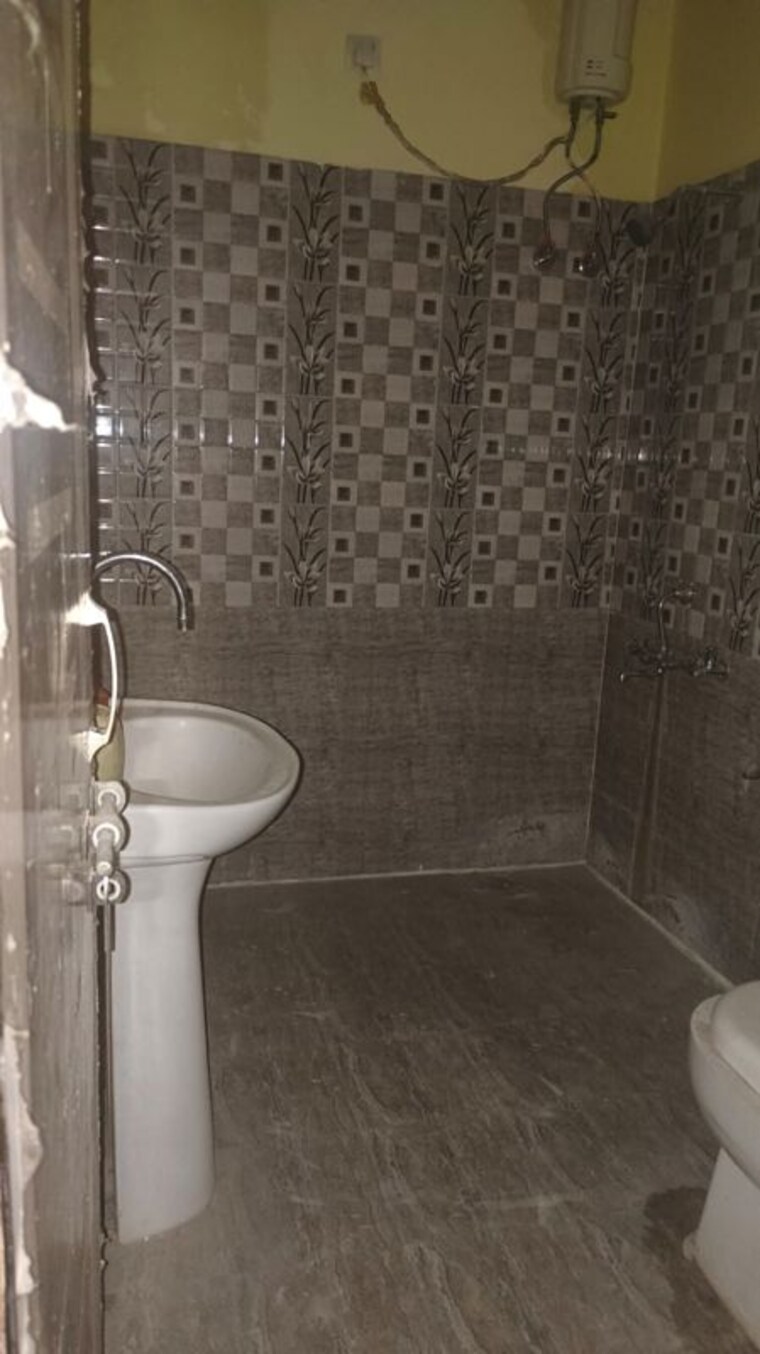 Bathroom, indira nagar 2 Bedroom 900 Sq.Ft. Builder Floor In Indira Nagar Lucknow 10354958