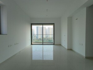 Room in 4 BHK Apartment at Kalpataru Immensa G, Kolshet Road – for Rent
