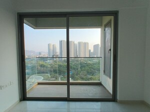 Room in 4 BHK Apartment at Kalpataru Immensa G, Kolshet Road – for Rent
