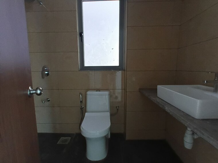 Bathroom, kalpataru-immensa-g 4 Bedroom 1753 Sq.Ft. Apartment In Kolshet Road Thane 10354956