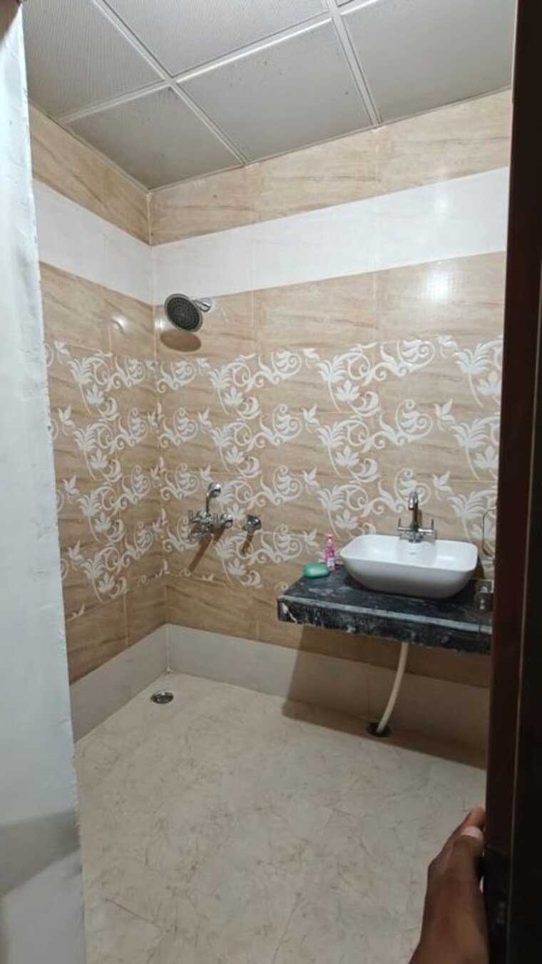 Bathroom, indira nagar 1 RK 700 Sq.Ft. Builder Floor In Indira Nagar Lucknow 10354969