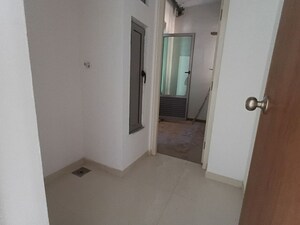 Room in 4 BHK Apartment at Kalpataru Immensa H, Kolshet Road – for Rent
