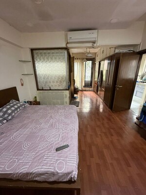 Bedroom in 1 BHK Apartment at Worli – for Rent