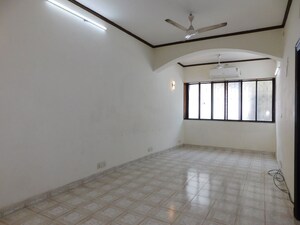 Room in 1 BHK Apartment at Colaba – for Rent