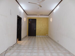 Room in 1 BHK Apartment at Colaba – for Rent