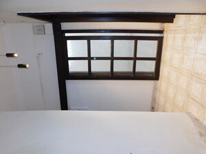 Room in 1 BHK Apartment at Colaba – for Rent