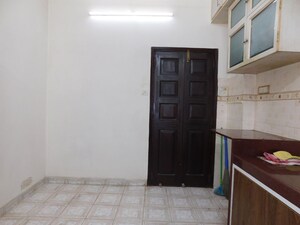 Room in 1 BHK Apartment at Colaba – for Rent
