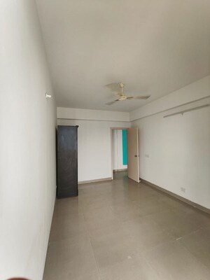 Room in 3 BHK Apartment at Puri Pratham, Sector 84 – for Rent