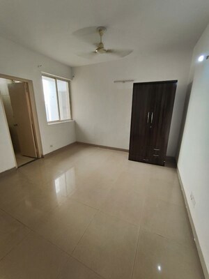 Room in 3 BHK Apartment at Puri Pratham, Sector 84 – for Rent