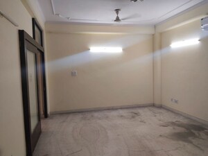 Room in 2 BHK Apartment at Rwa Jalvayu Vihar Noida, Sector 25 – for Sale