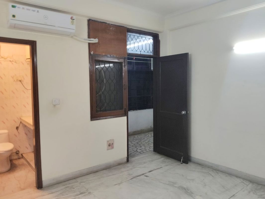 2 BHK 1050 Sq.Ft. Apartment in Rwa Jalvayu Vihar Noida