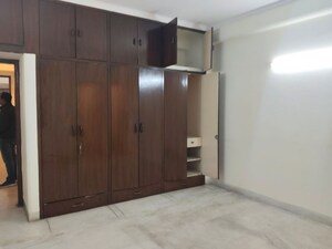 Room in 2 BHK Apartment at Rwa Jalvayu Vihar Noida, Sector 25 – for Sale