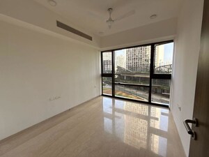 Room in 3 BHK Apartment at Lodha The Park, Worli – for Rent