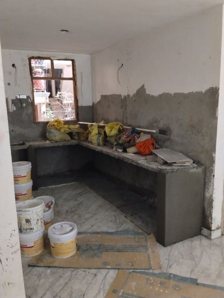 Kitchen, khirki extension 4 Bedroom 120 Sq.Yd. Apartment In Khirki Extension Delhi 10355147