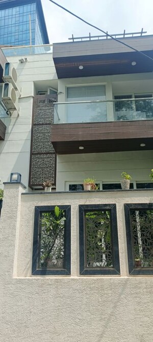 6 BHK Builder Floor For Sale in Sector 50