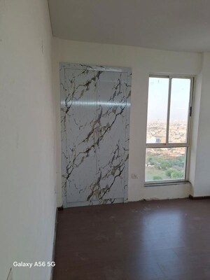Room in 2.5 BHK Apartment at Imperia Esfera, Sector 37c – for Rent