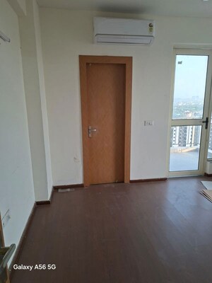 Room in 2.5 BHK Apartment at Imperia Esfera, Sector 37c – for Rent