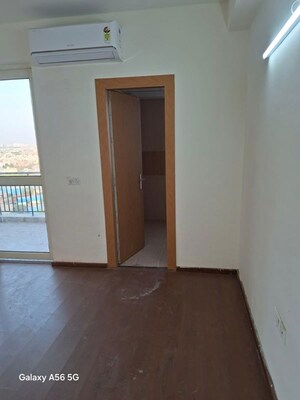 Room in 2.5 BHK Apartment at Imperia Esfera, Sector 37c – for Rent