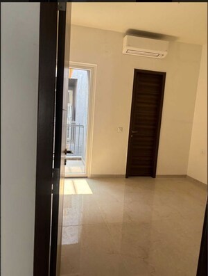 Building Lobby in 3 BHK Builder Floor at Smart World Orchard, Sector 61 – for Rent