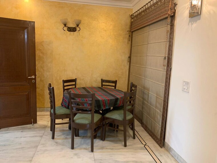 Bathroom, dlf city phase 3 3 Bedroom 263 Sq.Yd. Builder Floor In Dlf City Phase 3 Gurgaon 10355202