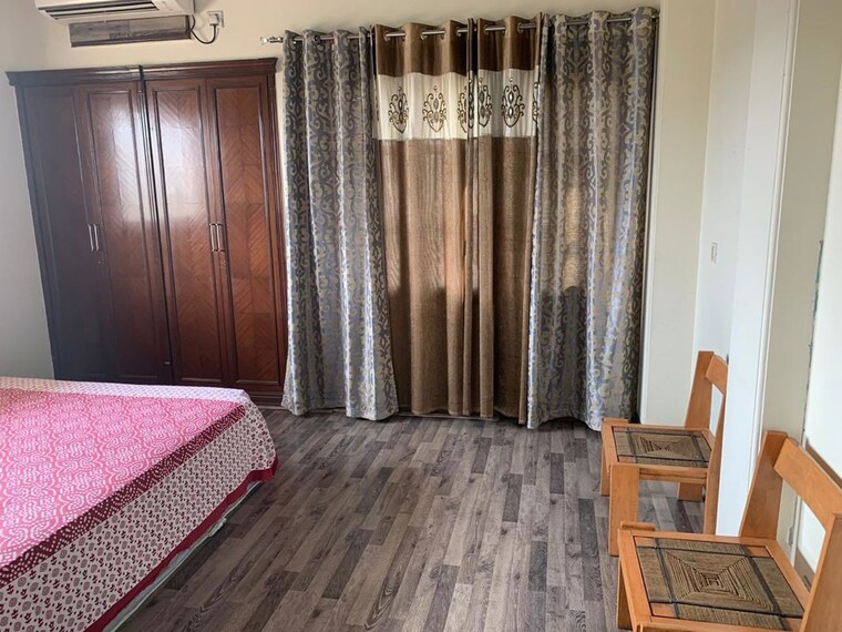 Bedroom, dlf city phase 3 3 Bedroom 263 Sq.Yd. Builder Floor In Dlf City Phase 3 Gurgaon 10355202