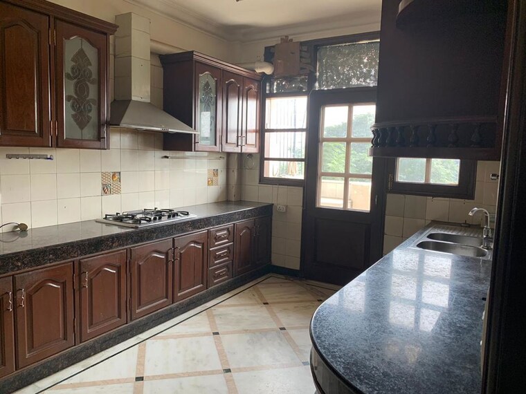 Kitchen, dlf city phase 3 3 Bedroom 263 Sq.Yd. Builder Floor In Dlf City Phase 3 Gurgaon 10355202