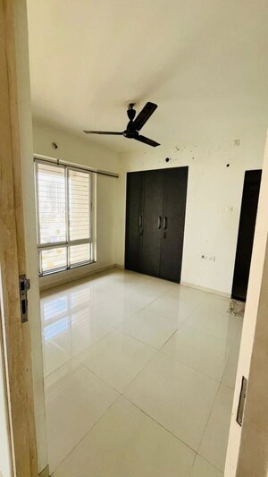 Room in 1 BHK Apartment at Vijay Orovia, Ghodbunder Road – for Rent