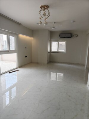 Room in 3.5 BHK Apartment at M3M Heights, Sector 65 – for Rent
