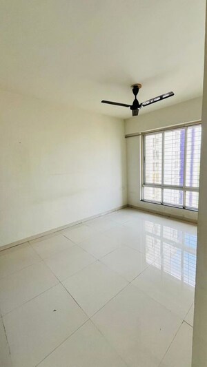 Room in 1 BHK Apartment at Kalpataru Immensa B, Kolshet Road – for Rent