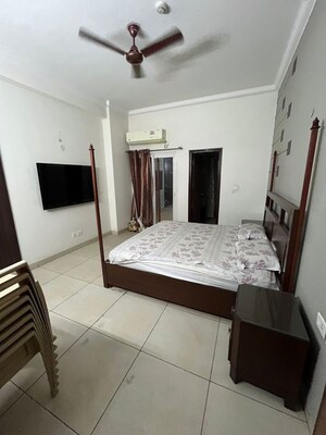 Room in 4 BHK Apartment at Sunshine Helios, Sector 78 – for Rent