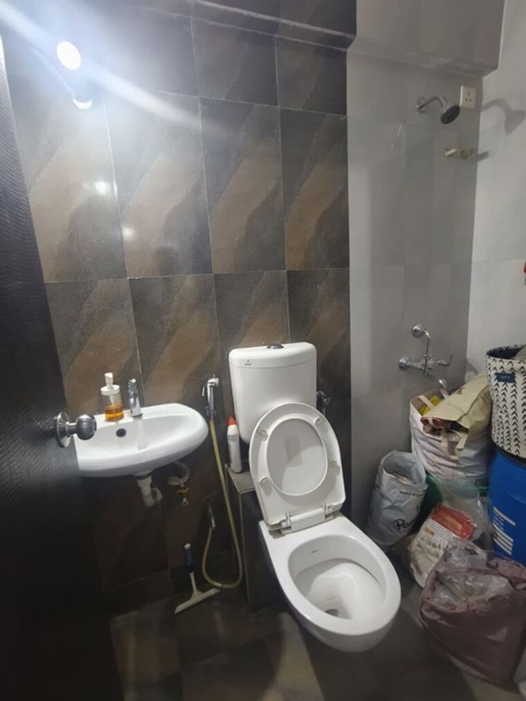 Bathroom, raunak-unnathi-woods 2 Bedroom 600 Sq.Ft. Apartment In Ghodbunder Road Thane 10355283