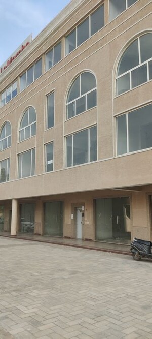  Showroom For Sale in Ambika Florence Park, North Mullanpur