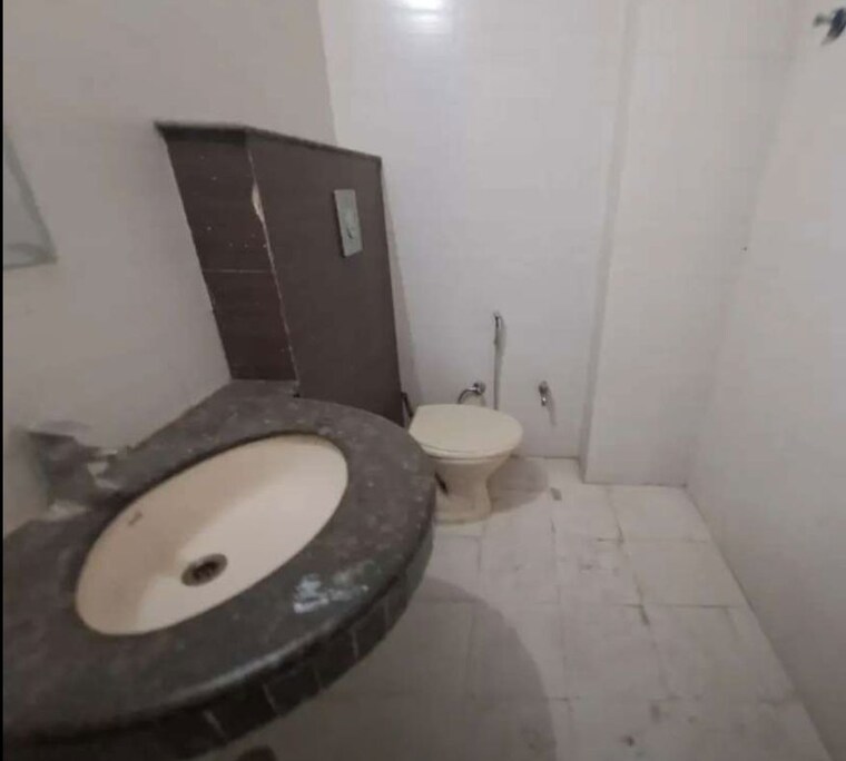 Bathroom, butler colony 3 Bedroom 1800 Sq.Ft. Apartment In Butler Colony Lucknow 10355334
