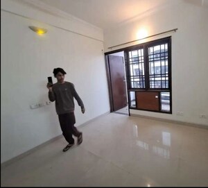 Room in 3 BHK Apartment at Butler Colony – for Rent