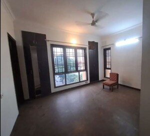 Room in 3 BHK Apartment at Butler Colony – for Rent