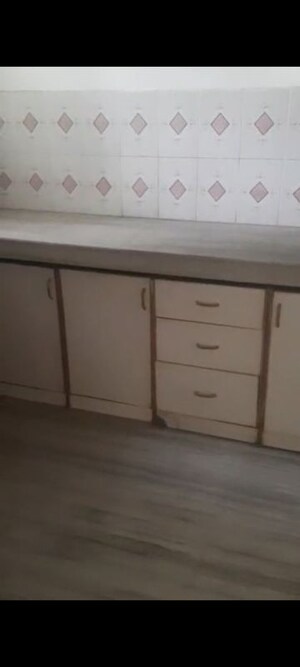 Room in 3 BHK Builder Floor at Sector 68 – for Rent
