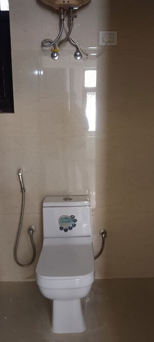 Bathroom in 3.5 BHK Apartment at Ardee City Palm Grove Heights, Sector 52 – for Rent
