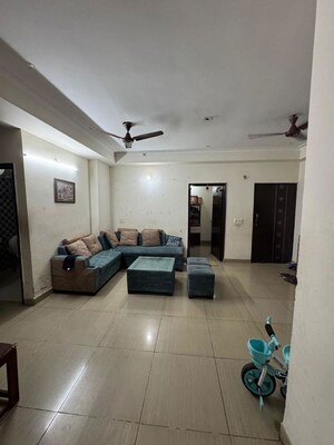 Team Area in 2.5 BHK Apartment at Gaur City 5th Avenue, Sector 4 Greater Noida – for Rent