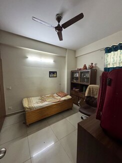 2.5 BHK + Study Room Apartment For Rent in Gaur City 5th Avenue