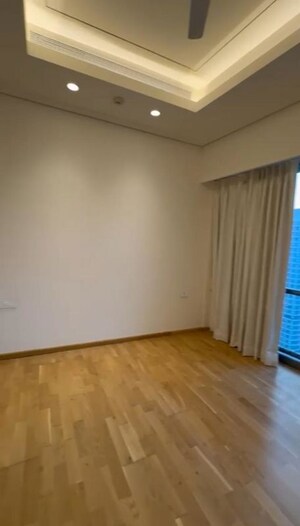 Room in 5 BHK Apartment at Lodha World View, Worli – for Rent