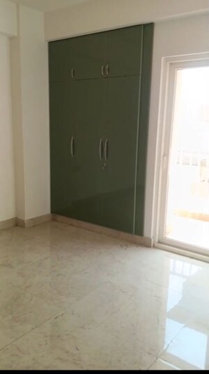 Room in 3 BHK Apartment at Uninav Utopia, Morti – for Rent