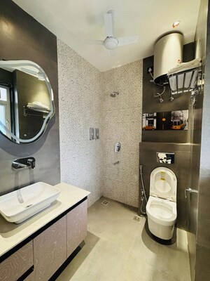 Bathroom in 1 BHK Builder Floor at Sector 30 – for Rent