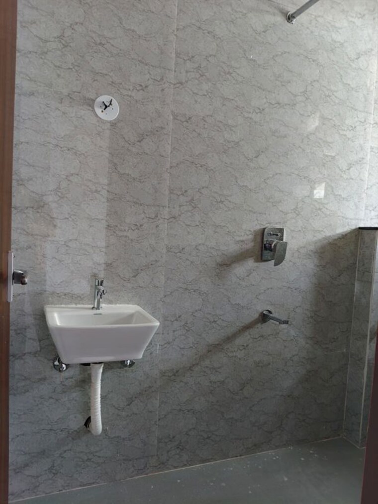 Bathroom, kamre 2 Bedroom 1050 Sq.Ft. Apartment In Kamre Ranchi 10355458