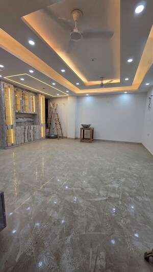 Room in 4 BHK Builder Floor at Saket – for Sale